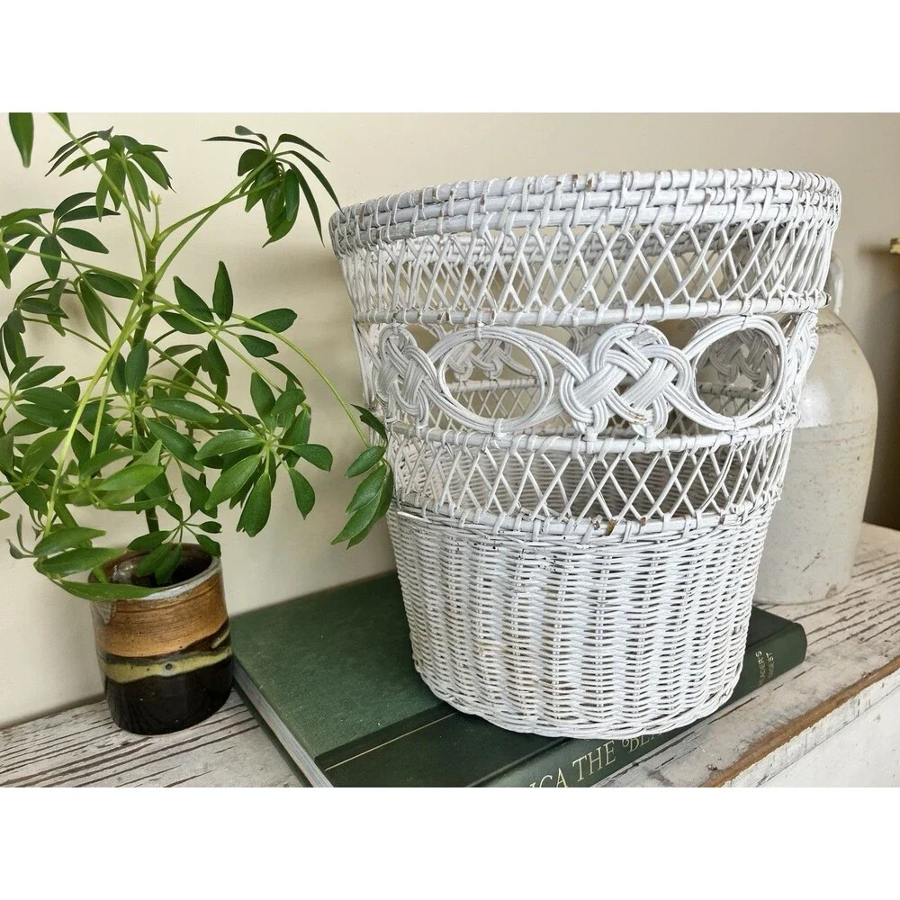 Vintage White Chippy Shabby Chic Woven White Wicker Basket / Boho / Country 10.5